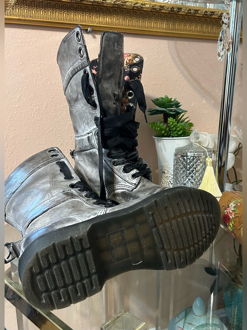Dr. Martens Triumph 1914 Gray Distressed Floral-Lined Lace-Up Combat Boot Size 9 - Picture 15 of 16